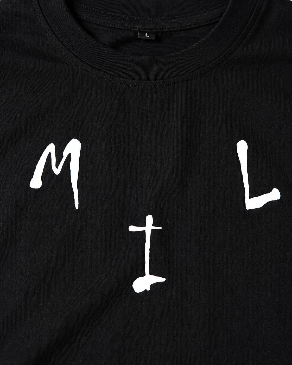 Smile Tshirt باللون الأسود — تفاصيل القماش