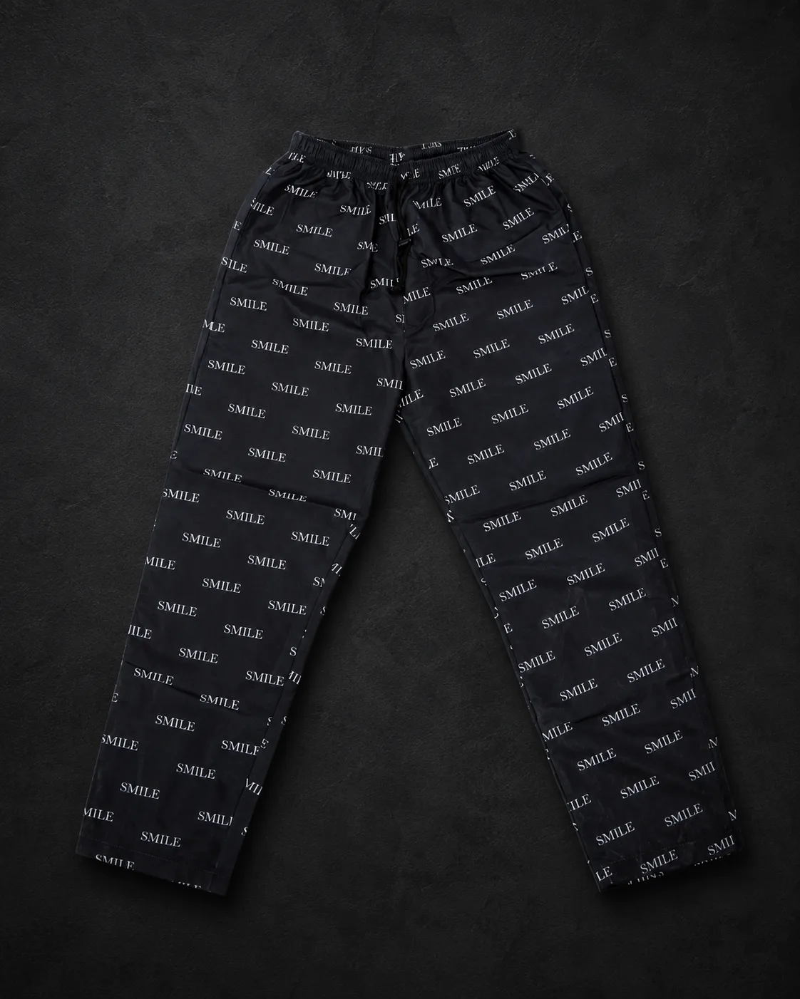 Smile Pants باللون الأسود — منظر خلفي